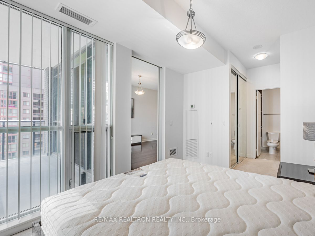 770 Bay Street, #1606