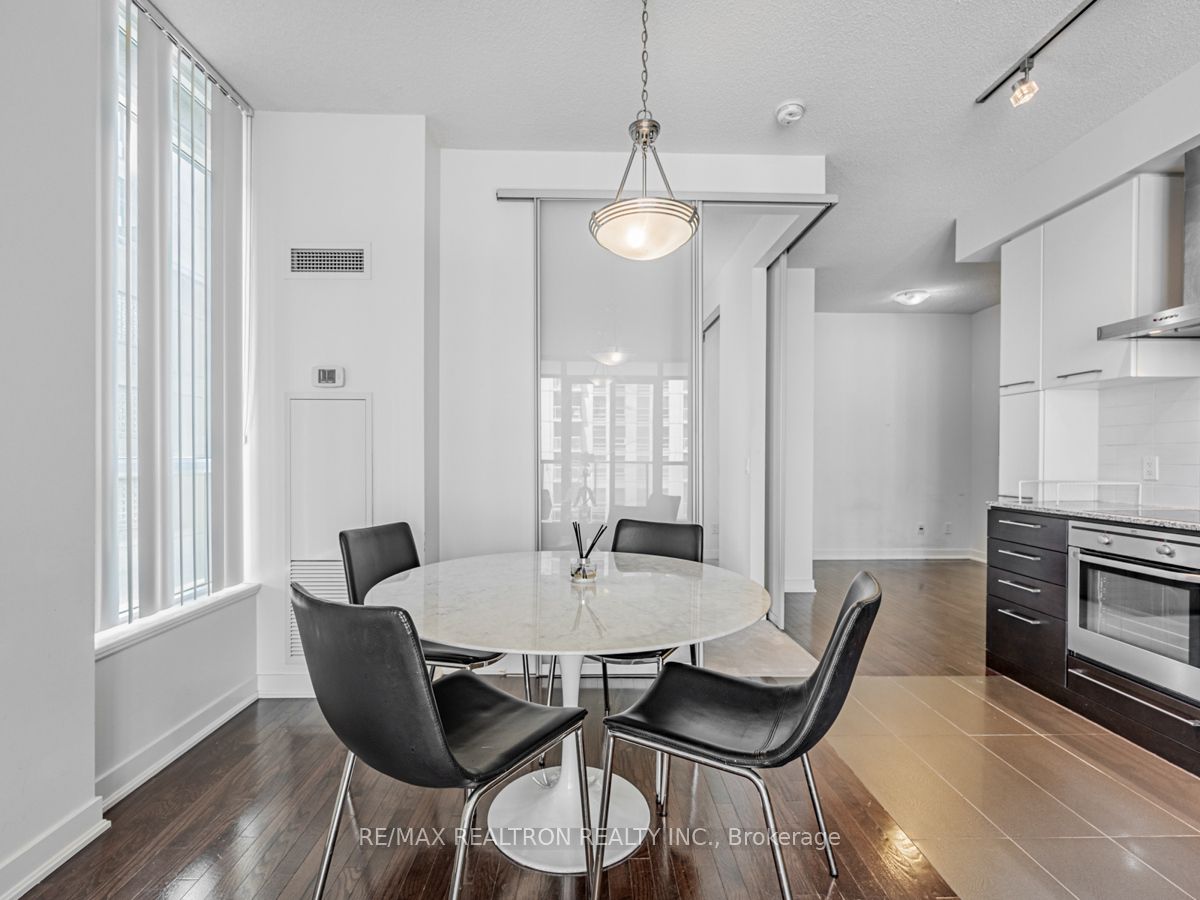 770 Bay Street, #1606