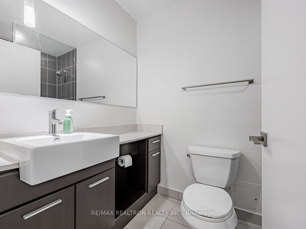 770 Bay Street, #1606