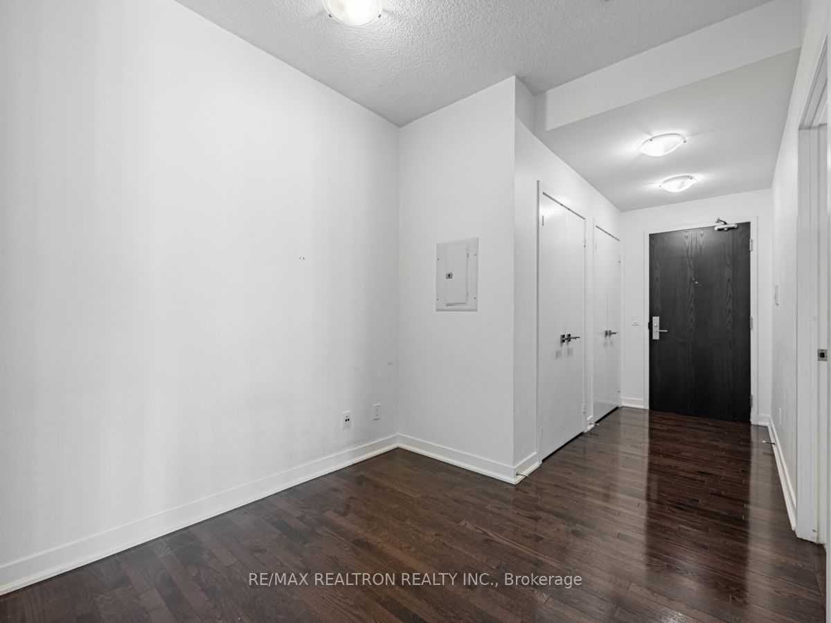 770 Bay Street, #1606