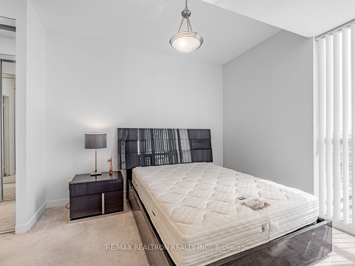 770 Bay Street, #1606