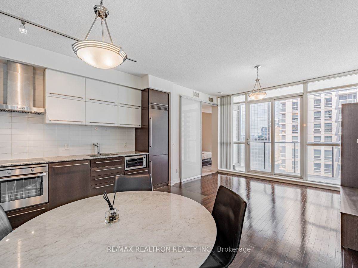 770 Bay Street, #1606