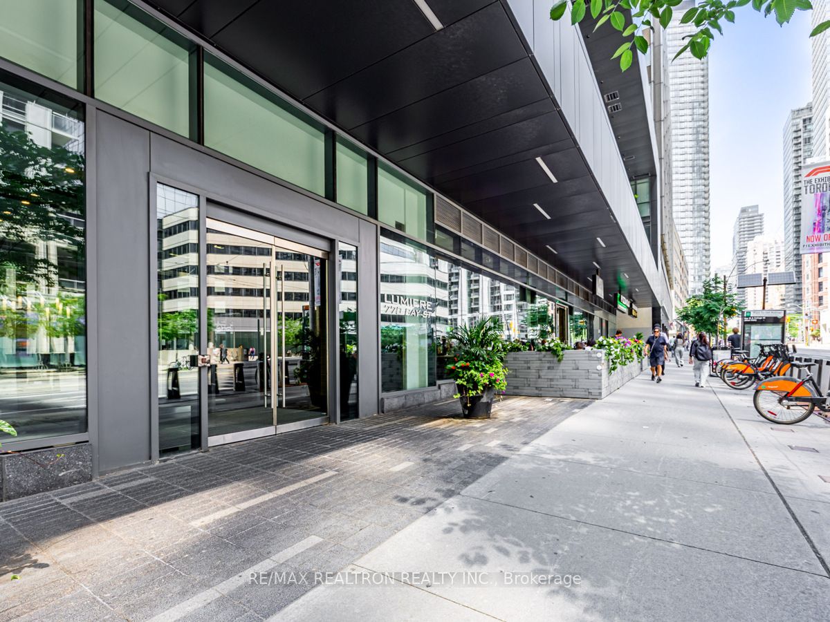 770 Bay Street, #1606