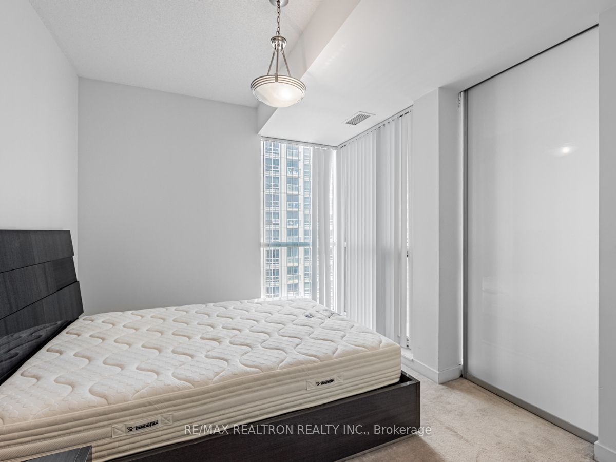 770 Bay Street, #1606