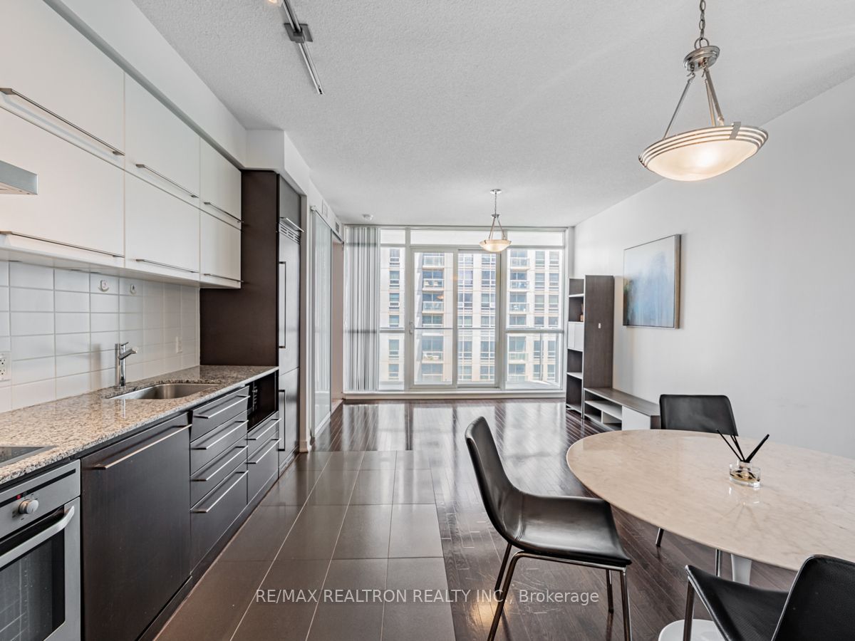 770 Bay Street, #1606