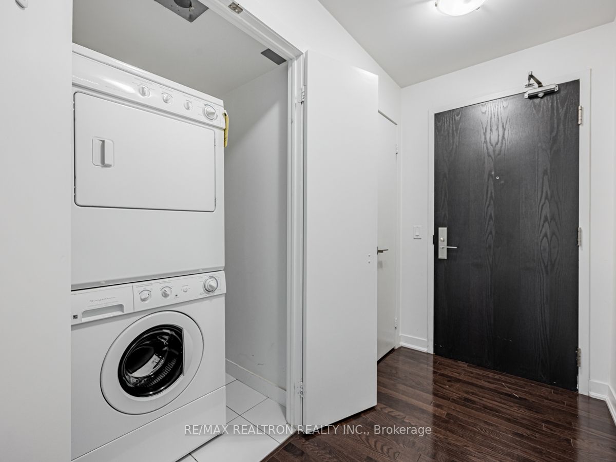 770 Bay Street, #1606