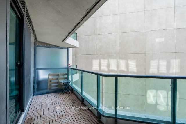 377 Madison Ave, #527