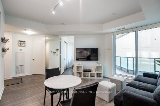 377 Madison Ave, #527