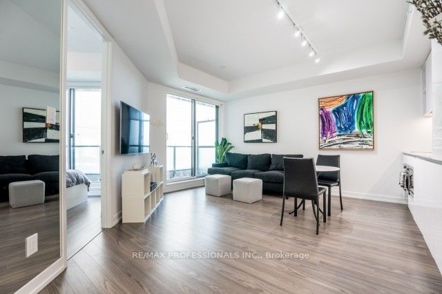 377 Madison Ave, #527