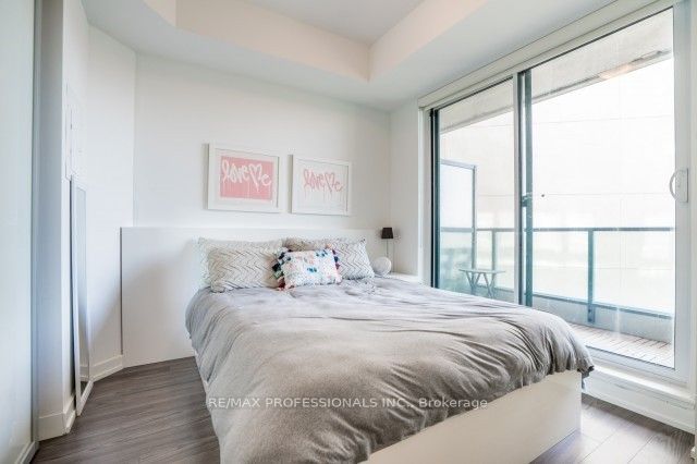 377 Madison Ave, #527