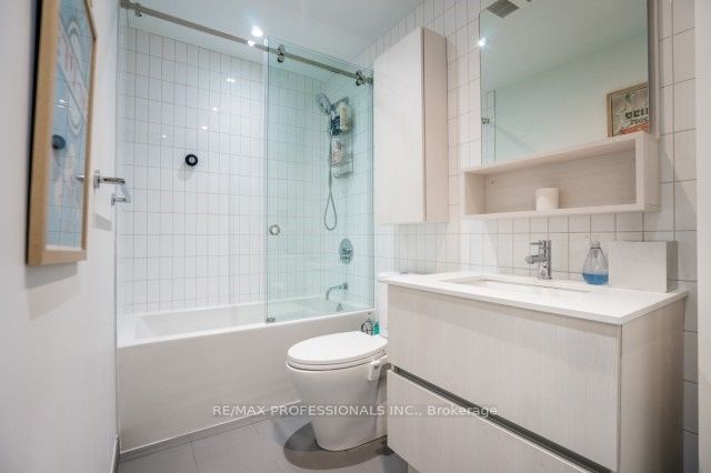 377 Madison Ave, #527