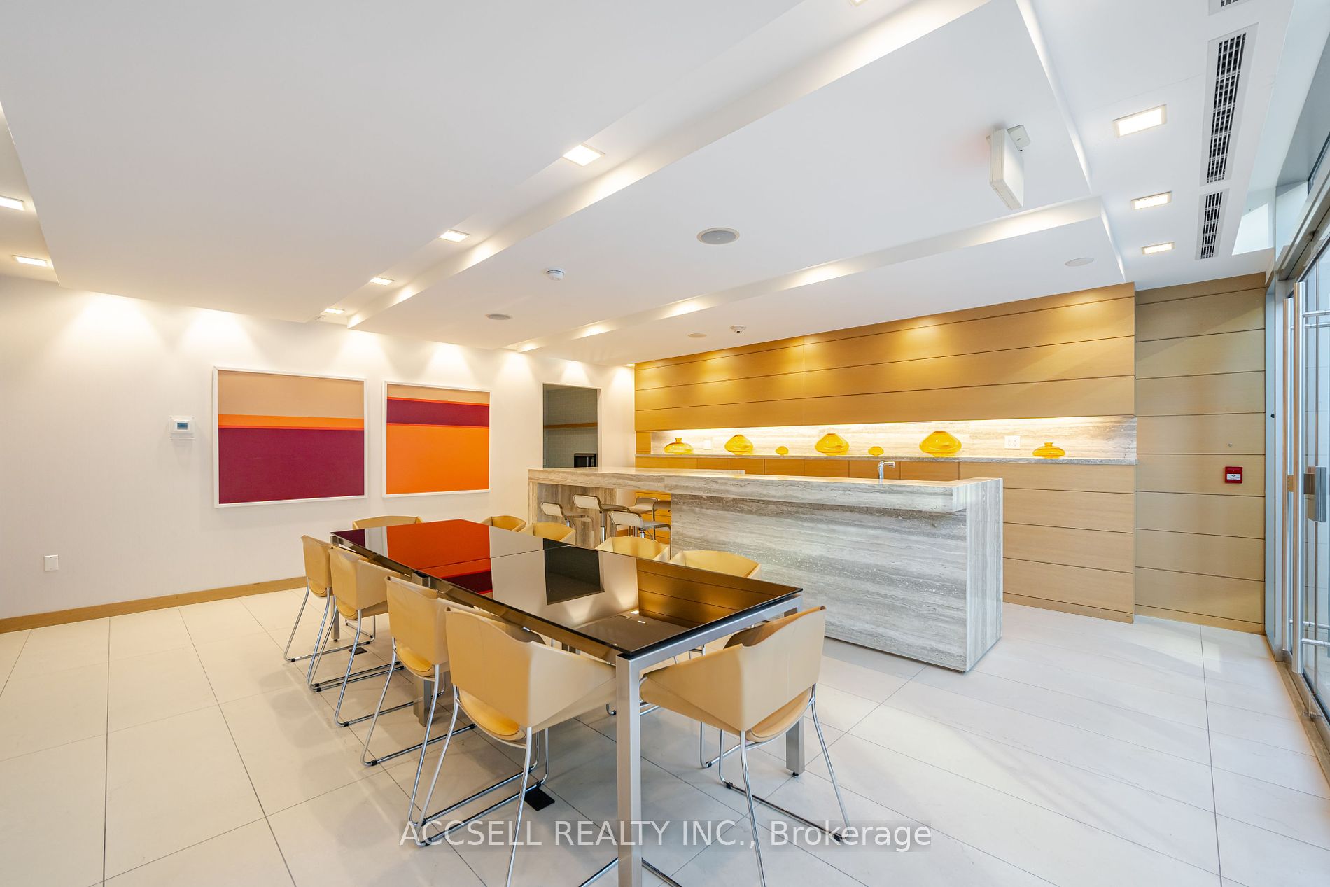 39 Queens Quay E #821