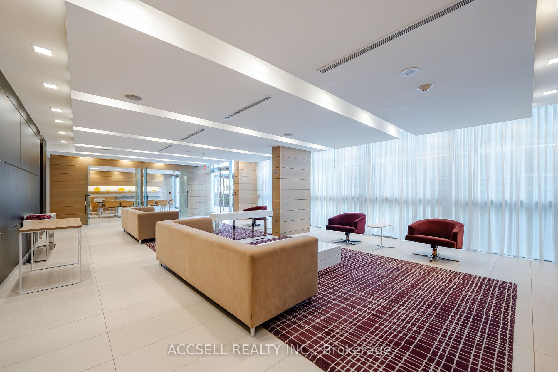 39 Queens Quay E #821