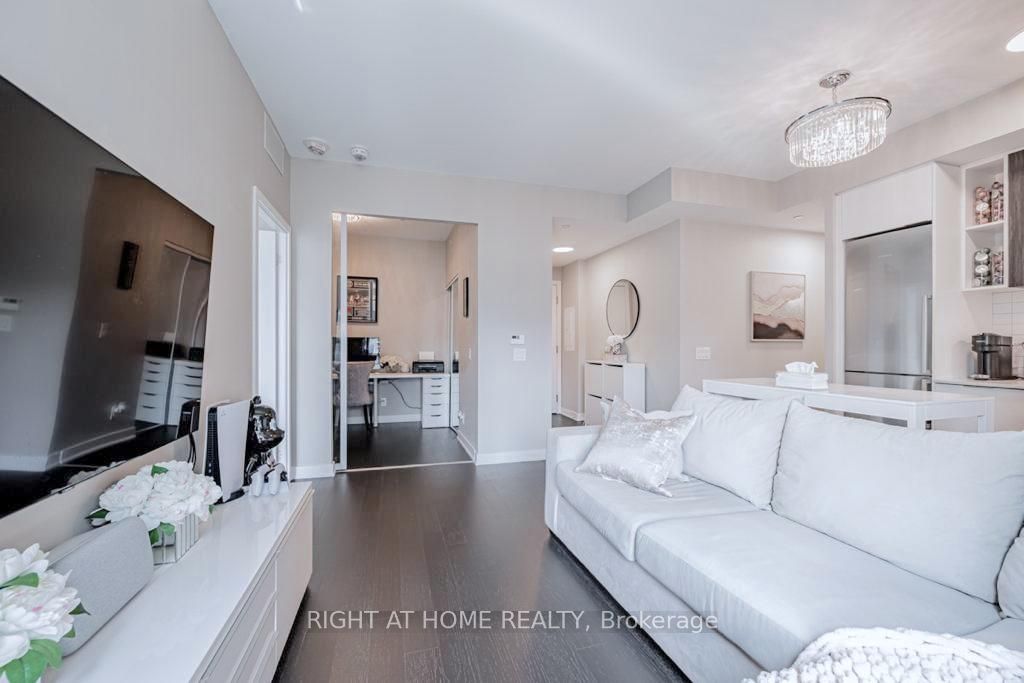 120 Parliament St, #405