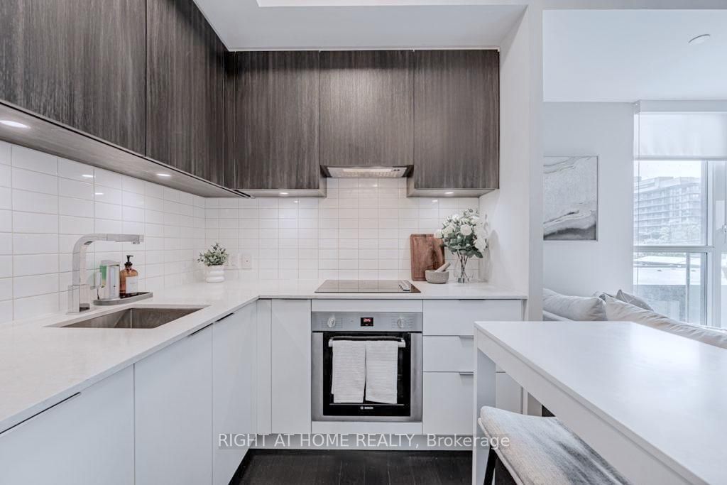 120 Parliament St, #405