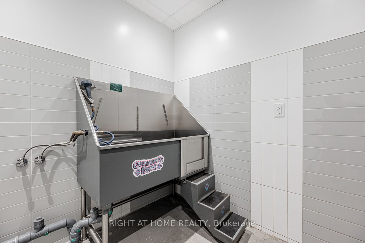 120 Parliament St, #405
