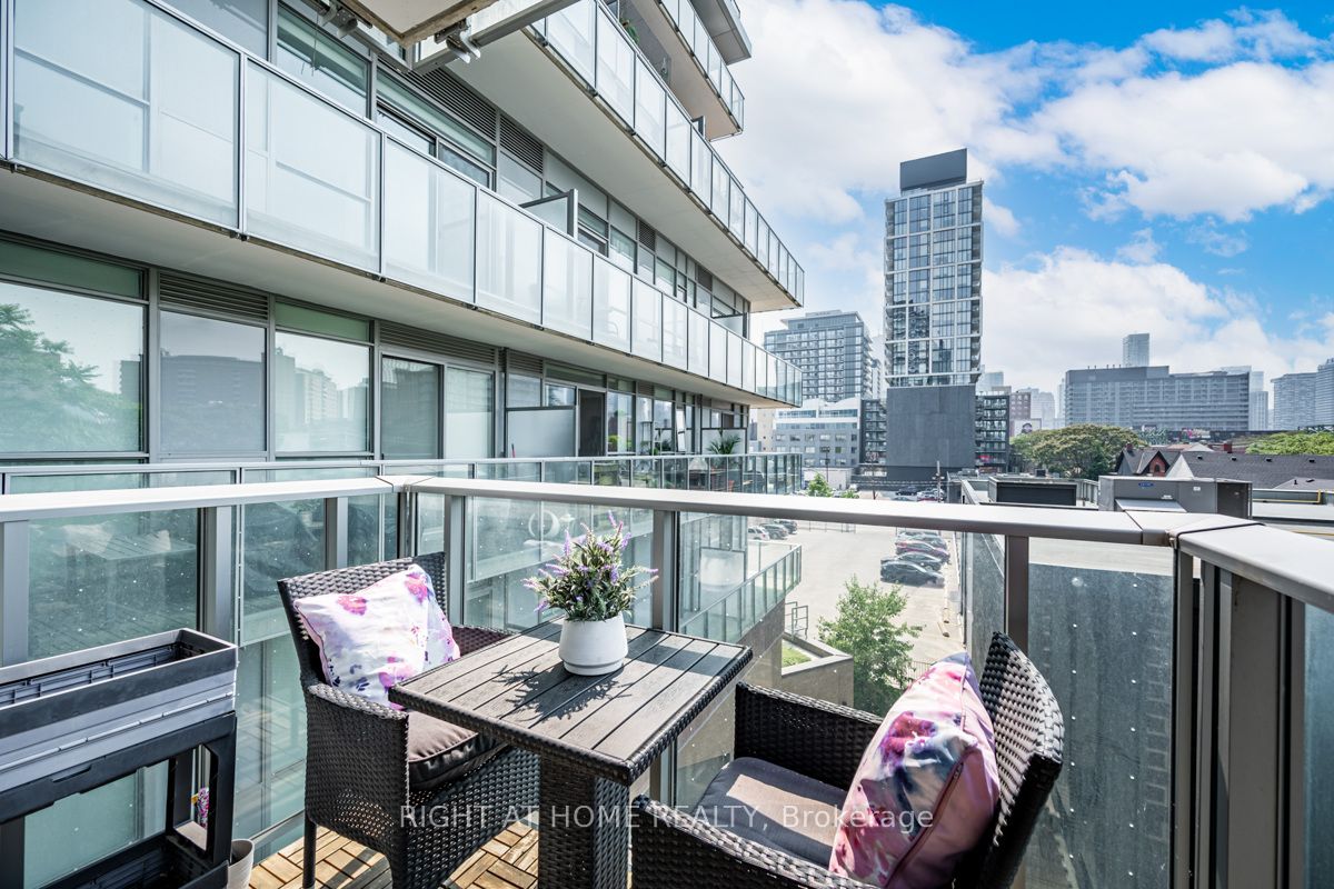 120 Parliament St, #405