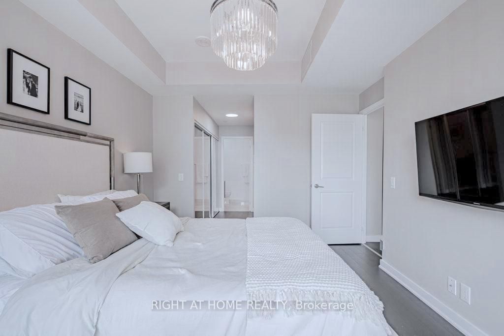 120 Parliament St, #405