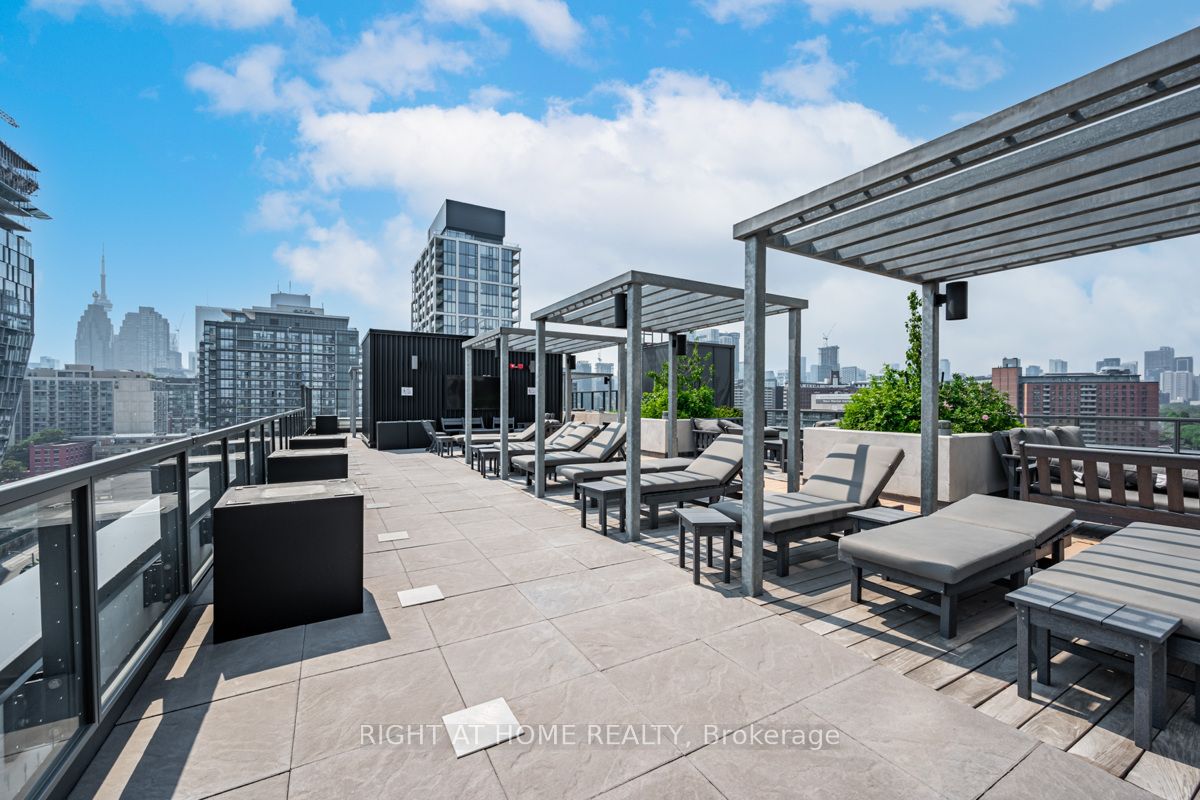 120 Parliament St, #405
