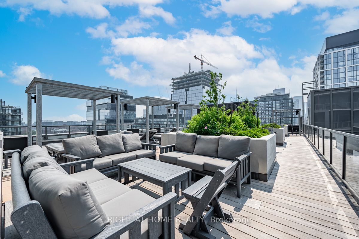 120 Parliament St, #405