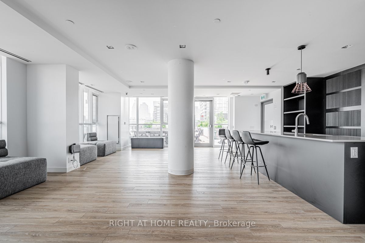 120 Parliament St, #405