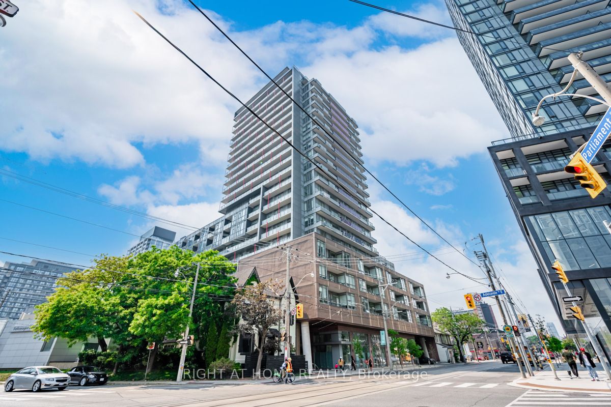 120 Parliament St, #405