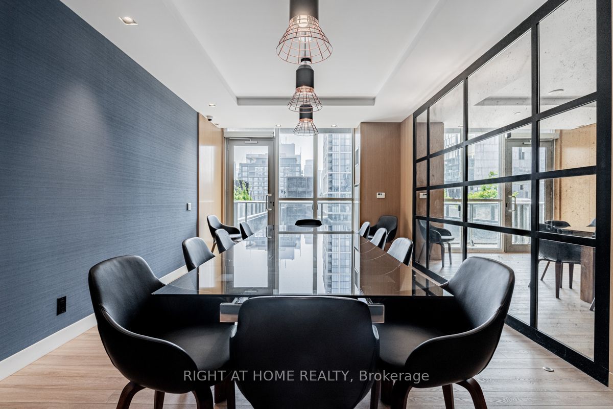 120 Parliament St, #405