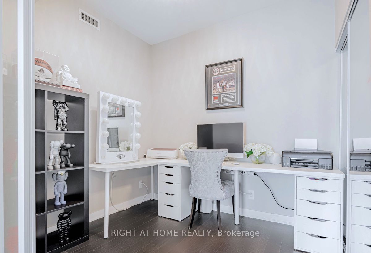 120 Parliament St, #405
