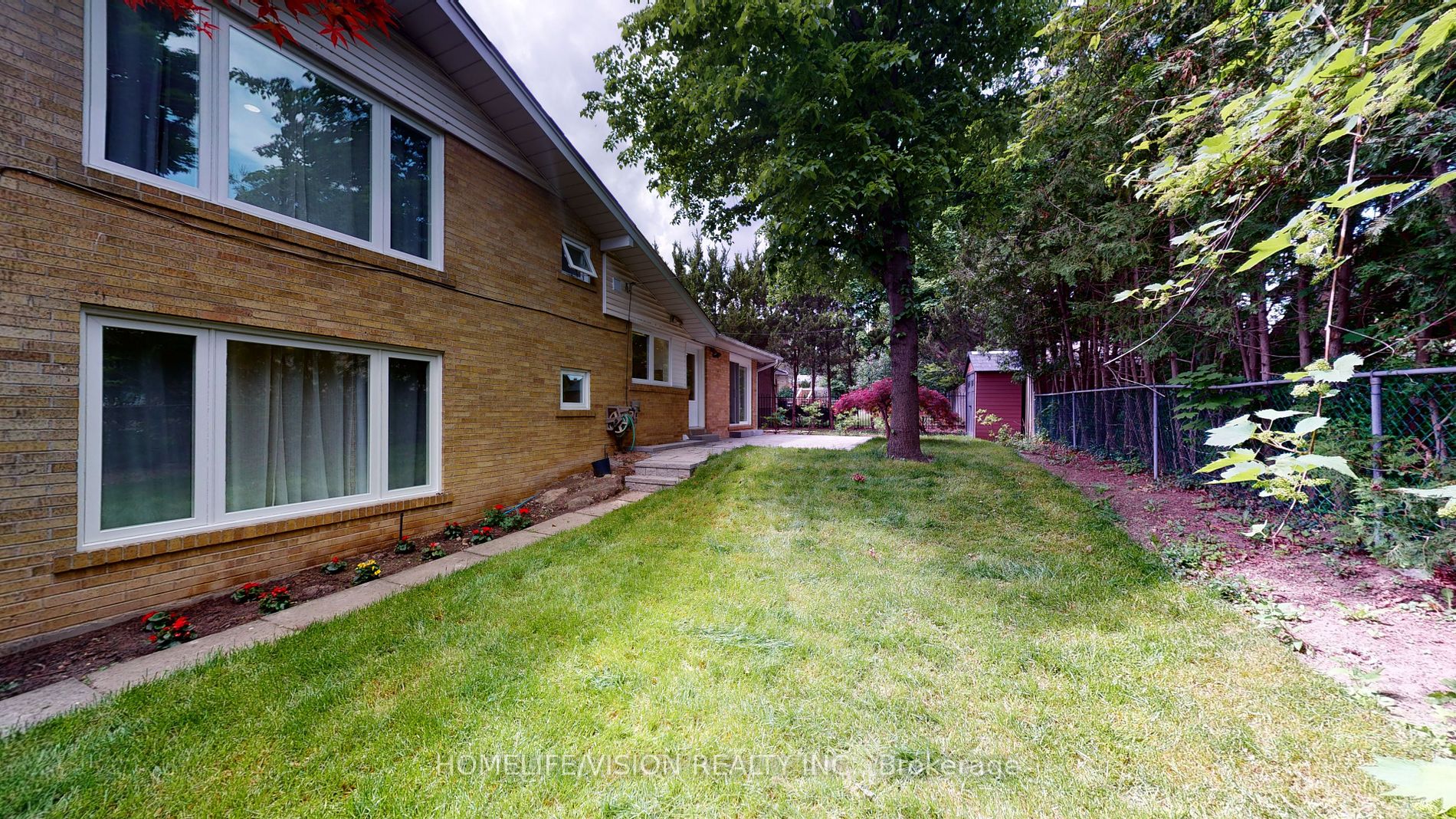 12 Flaremore Crescent