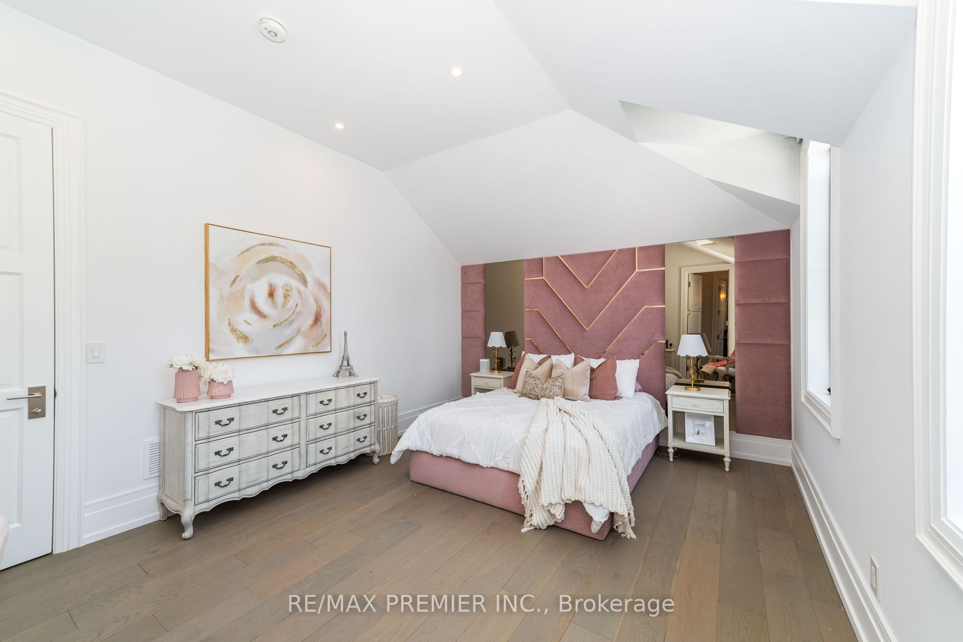 205 The Bridle Path