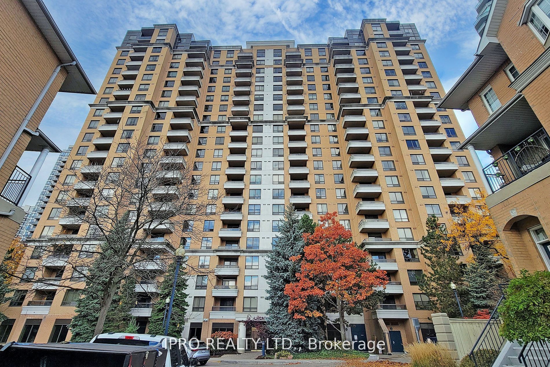 18 Sommerset Way, #216