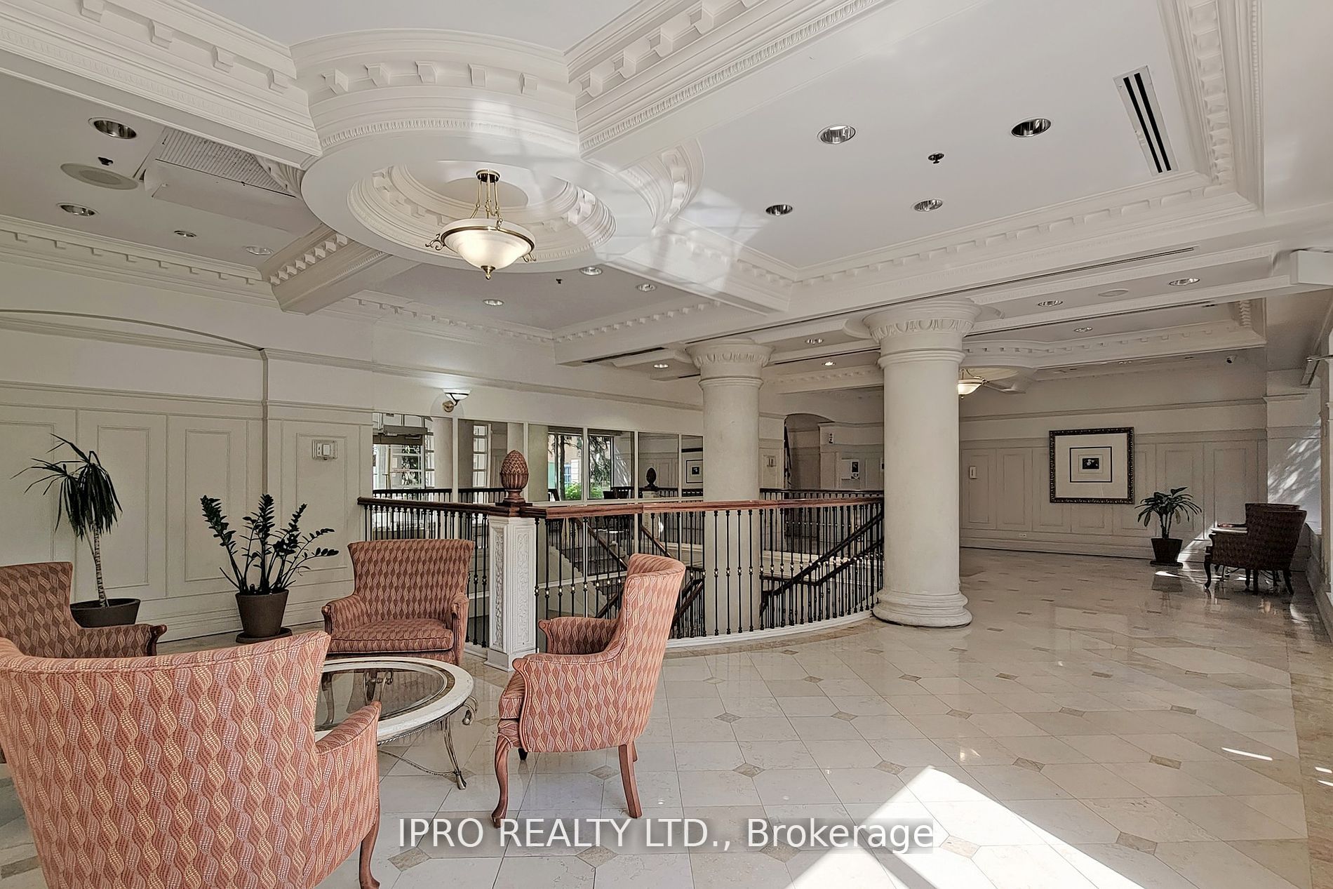 18 Sommerset Way, #216
