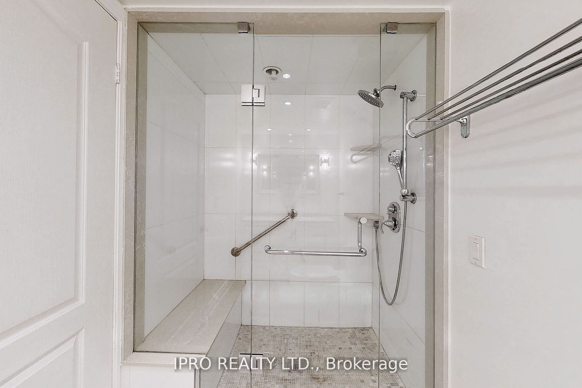 18 Sommerset Way, #216