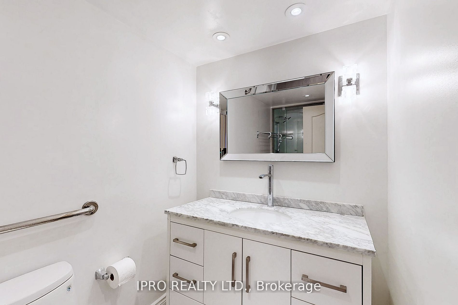 18 Sommerset Way, #216