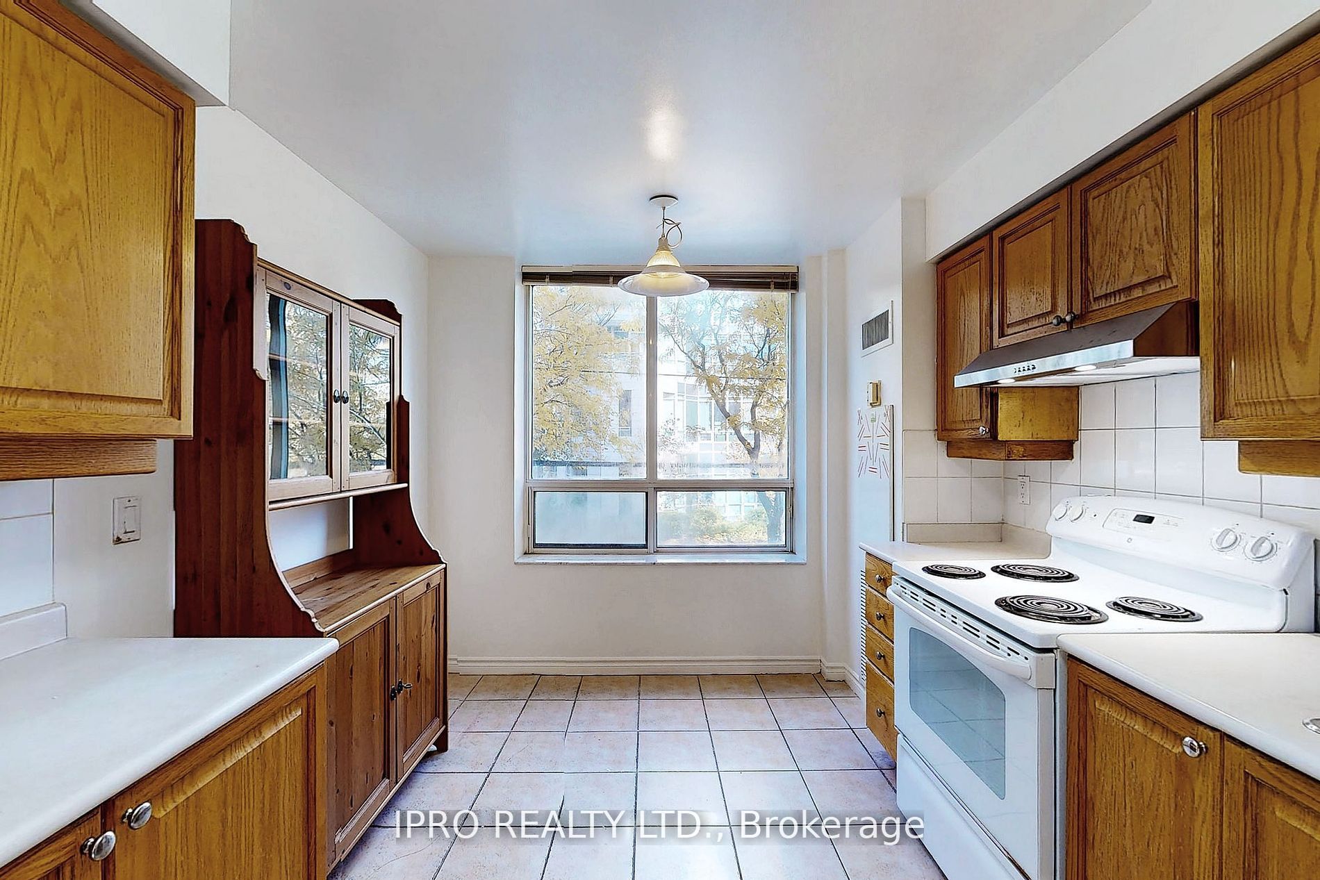 18 Sommerset Way, #216