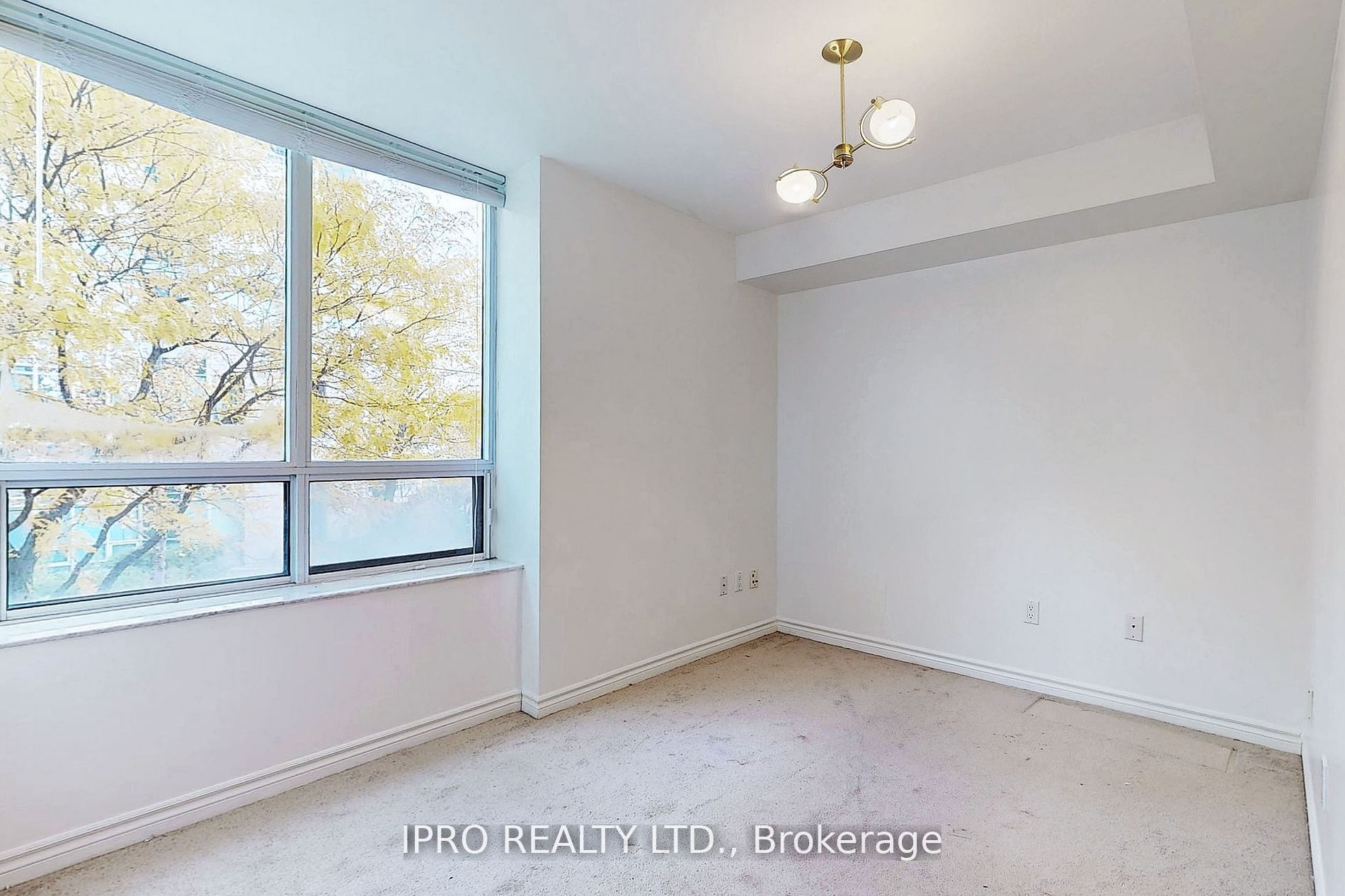 18 Sommerset Way, #216