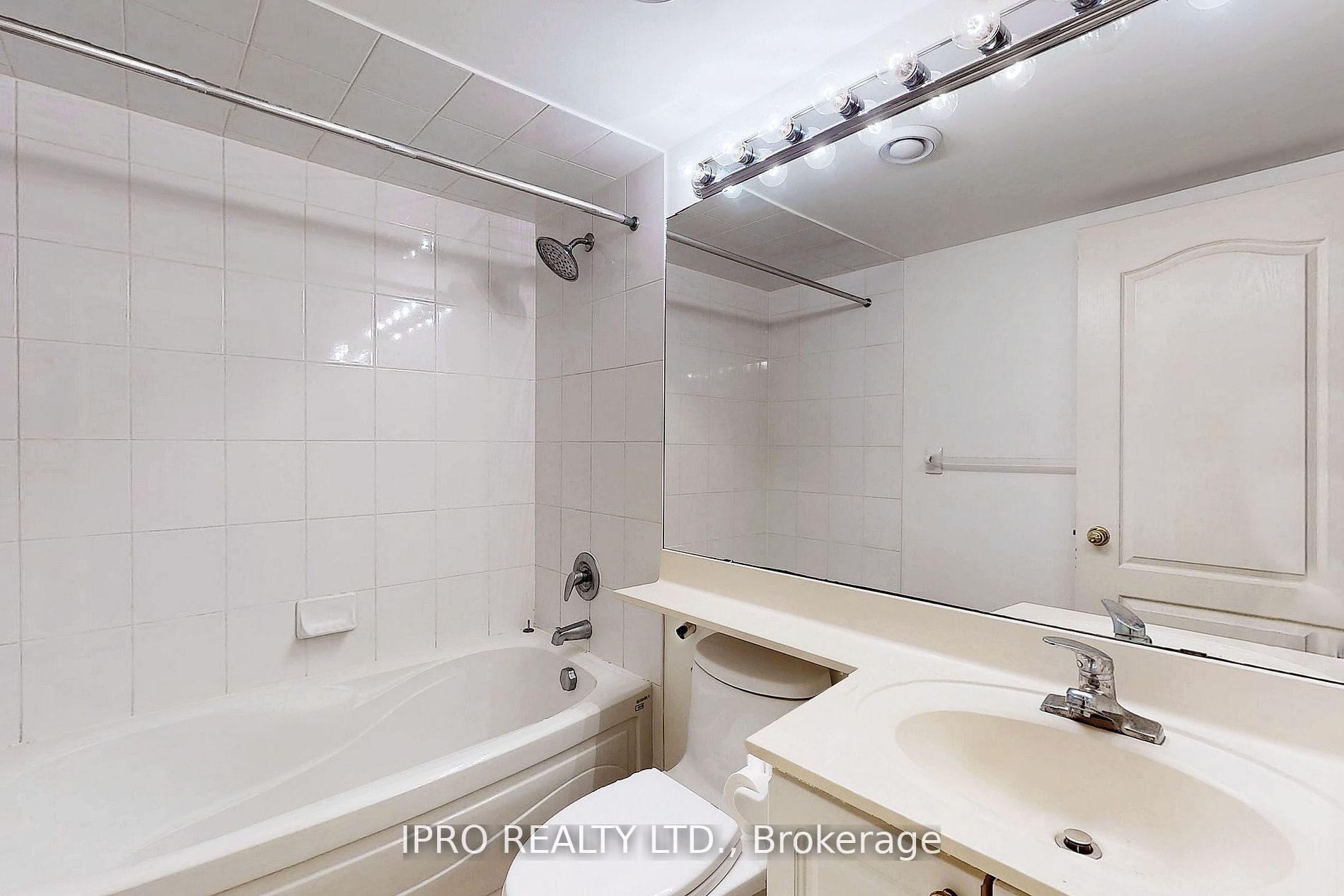 18 Sommerset Way, #216