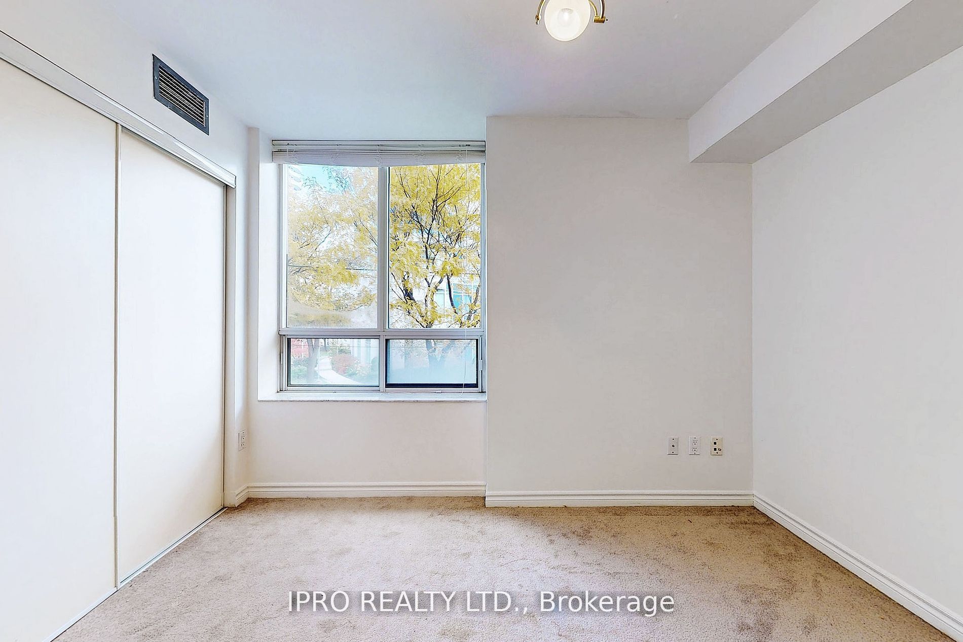 18 Sommerset Way, #216