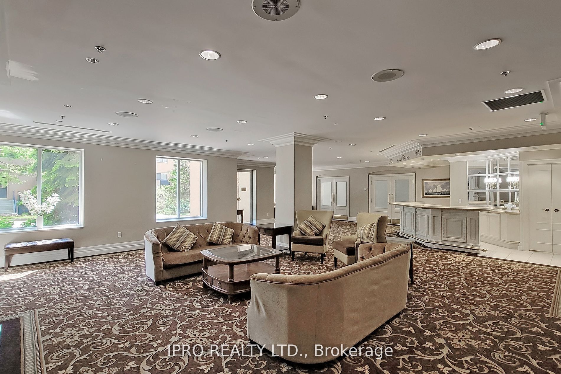 18 Sommerset Way, #216