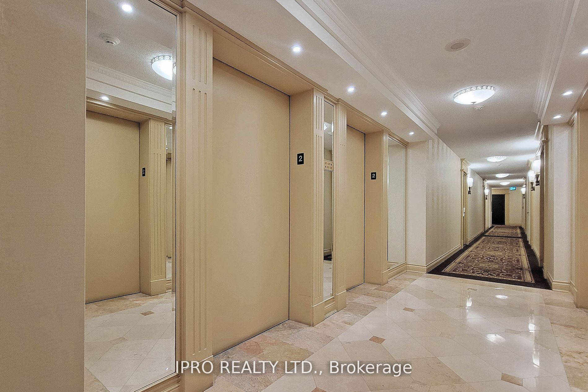 18 Sommerset Way, #216