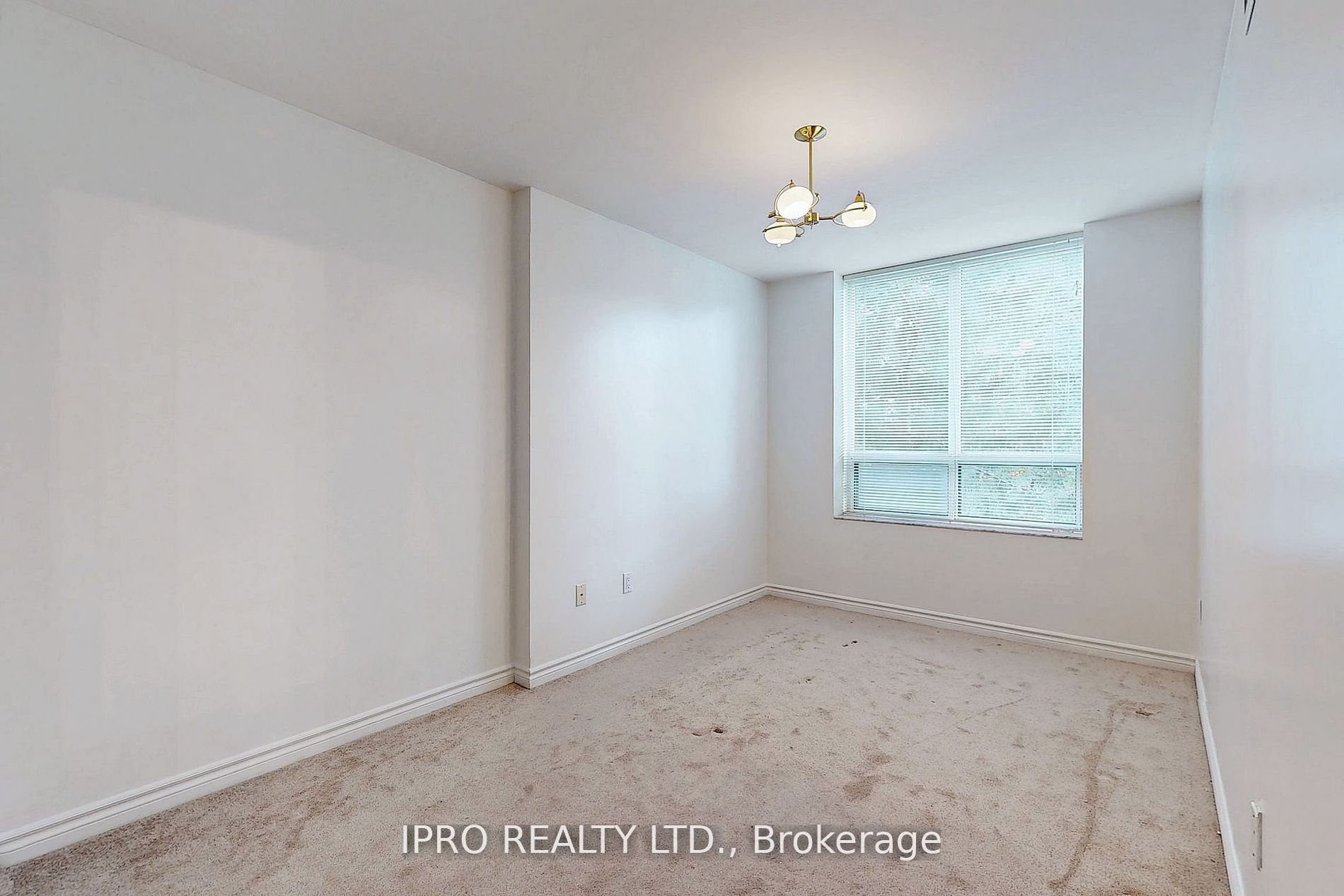 18 Sommerset Way, #216