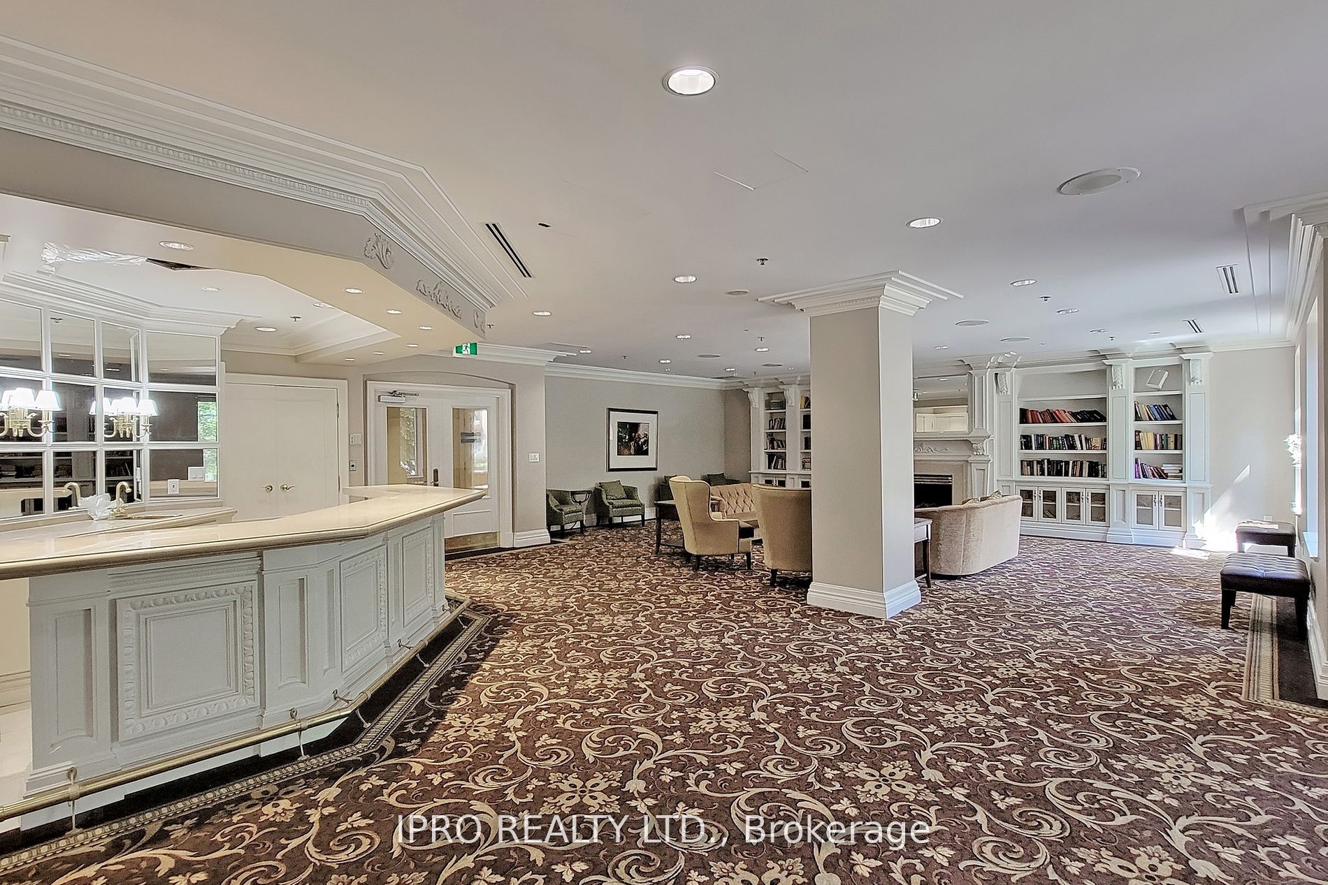 18 Sommerset Way, #216
