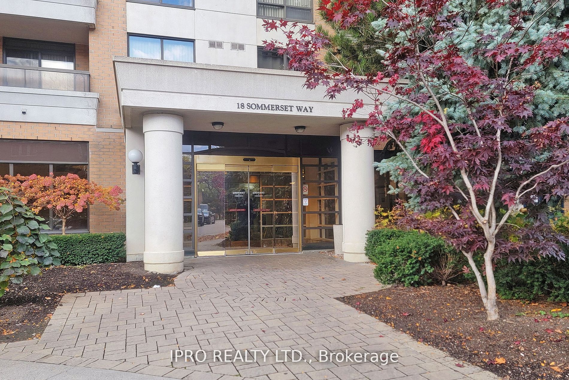 18 Sommerset Way, #216