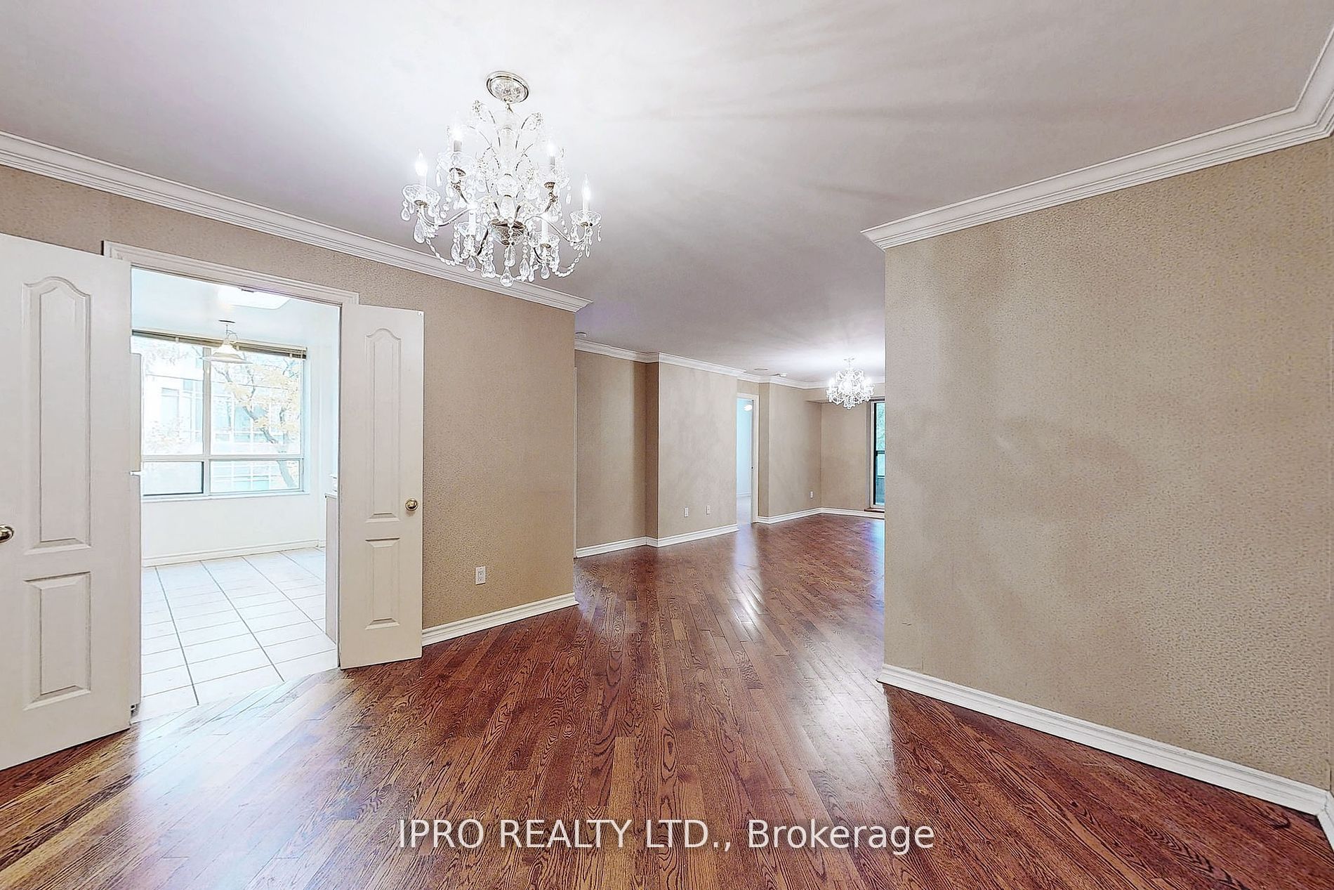 18 Sommerset Way, #216