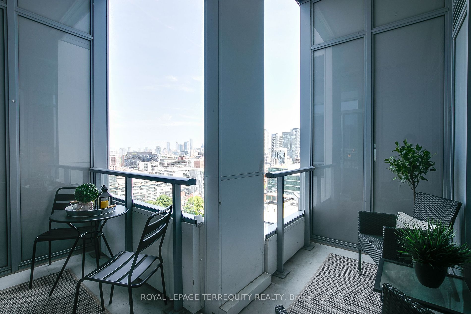 576 Front St W, #1810