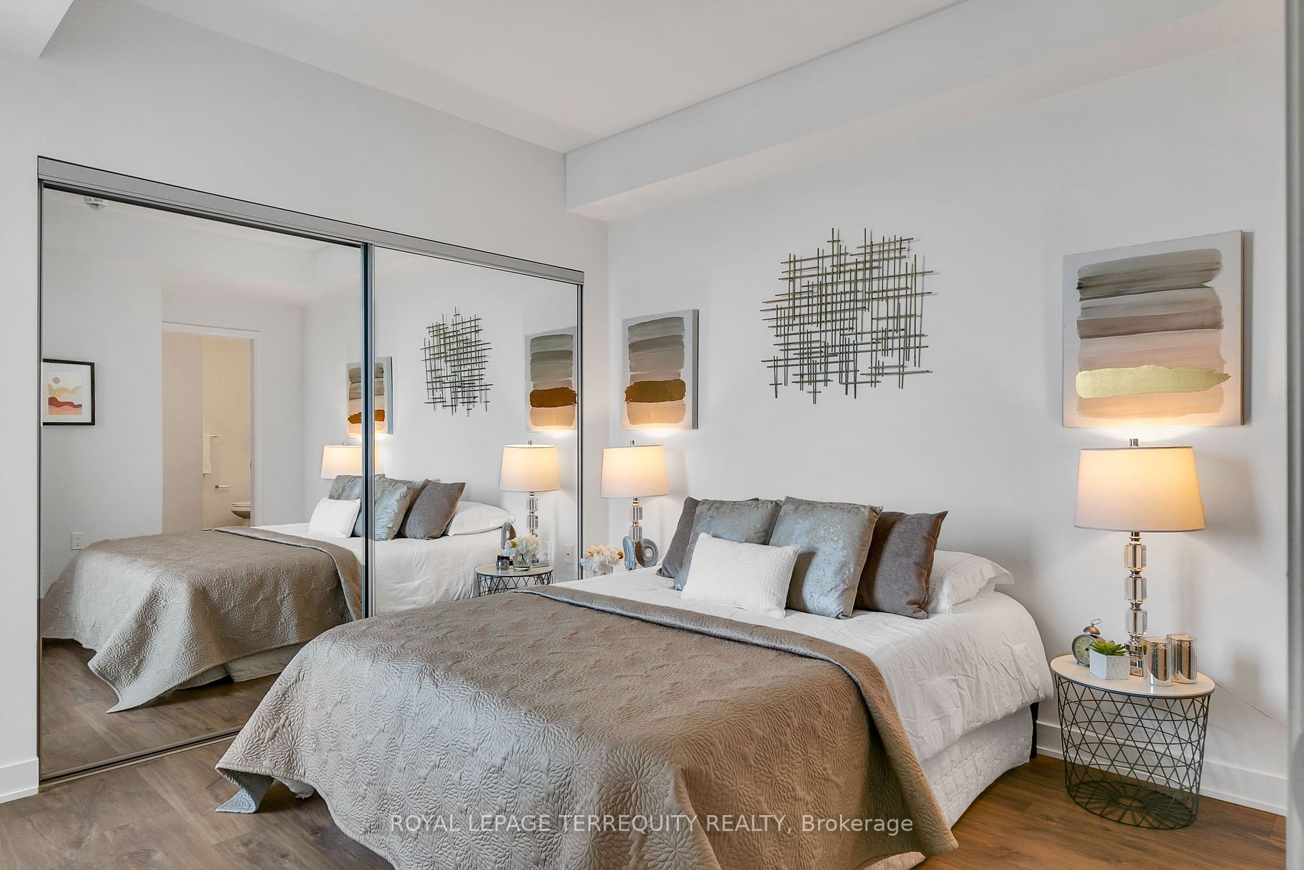 576 Front St W, #1810