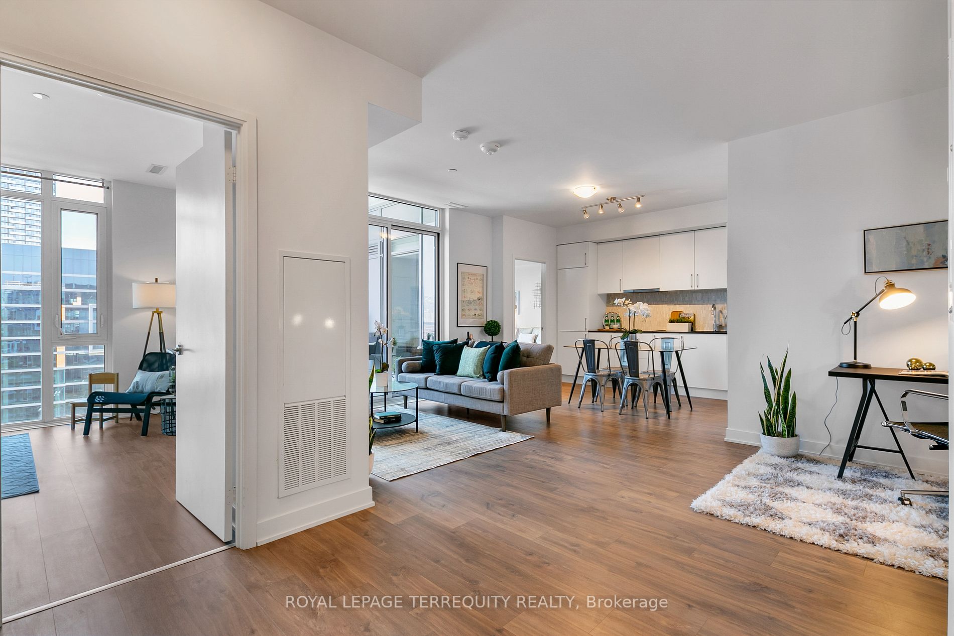 576 Front St W, #1810