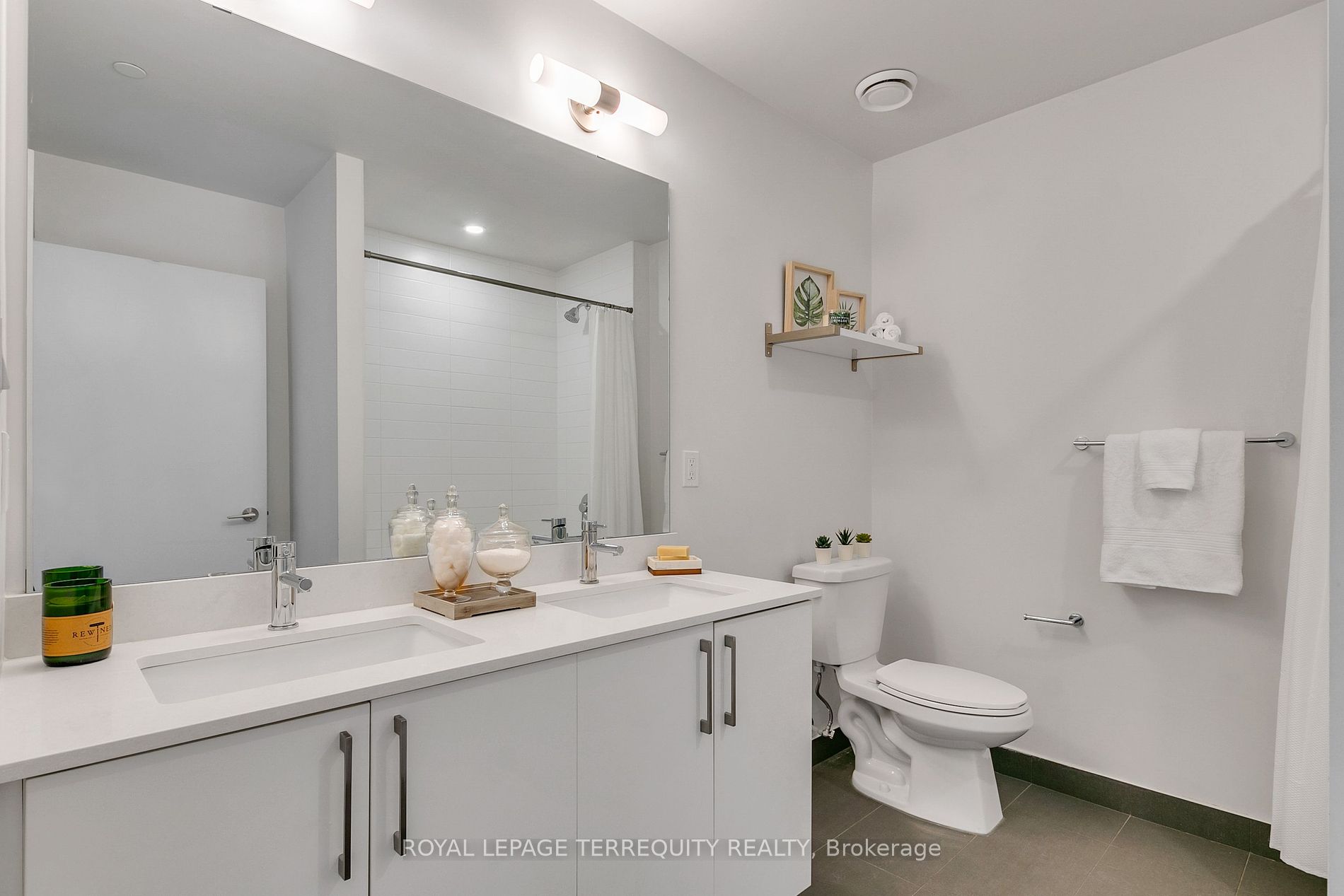 576 Front St W, #1810