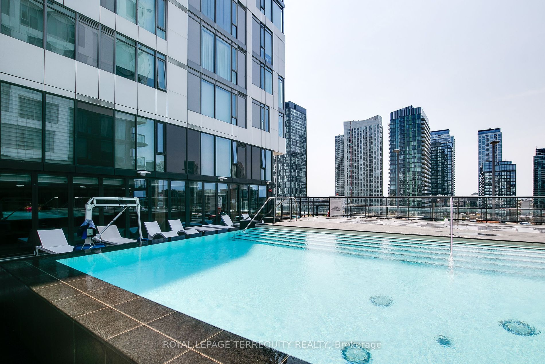 576 Front St W, #1810