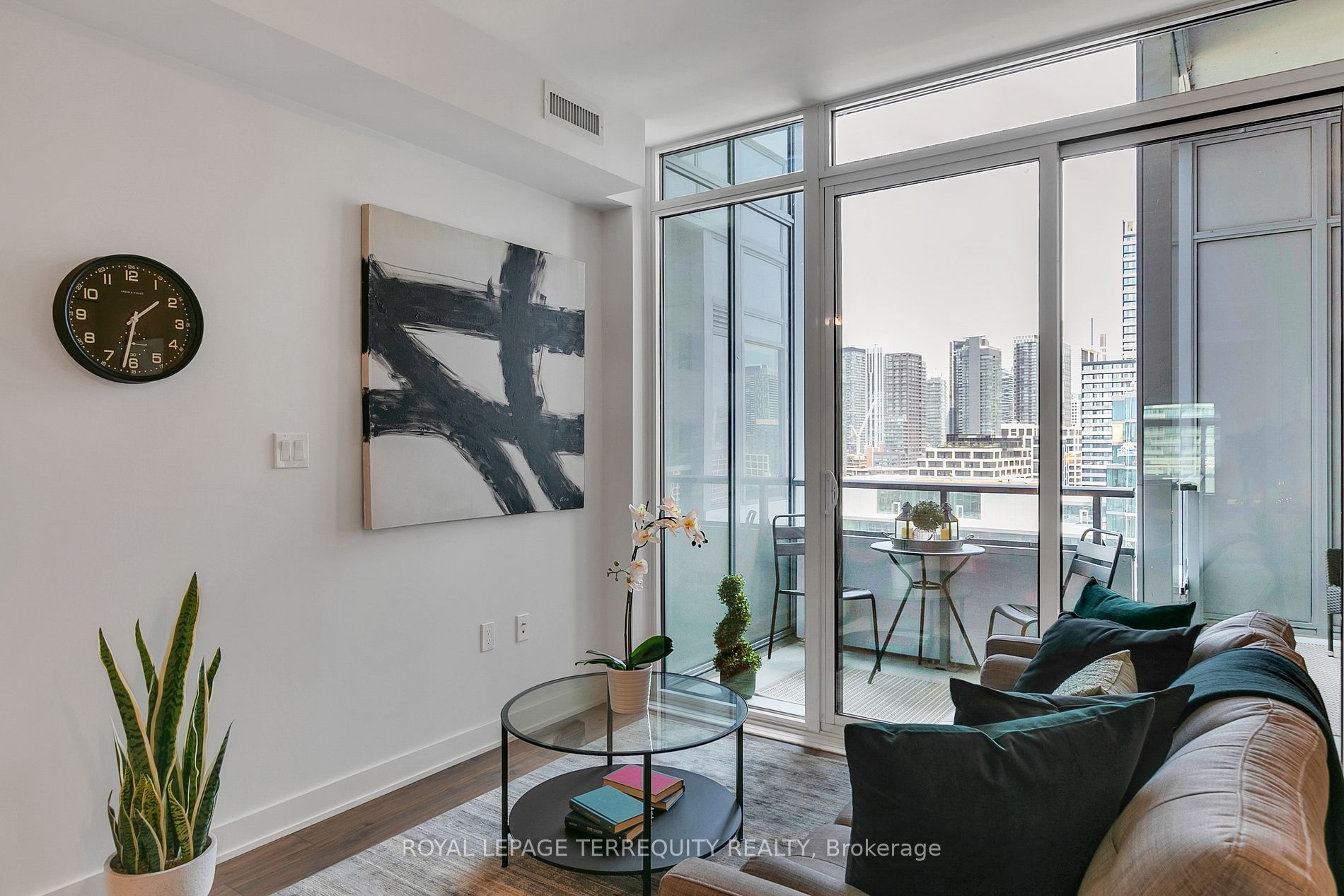 576 Front St W, #1810